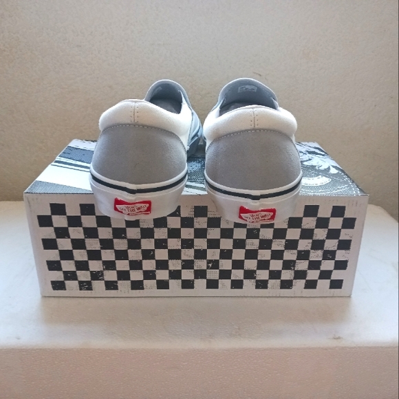 Vans - Picture 3 of 4